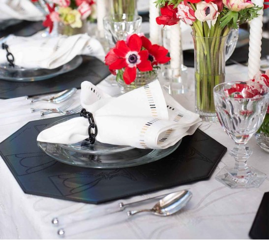 Harcourt Placemat in Black, Set of 4 in a Gift Box